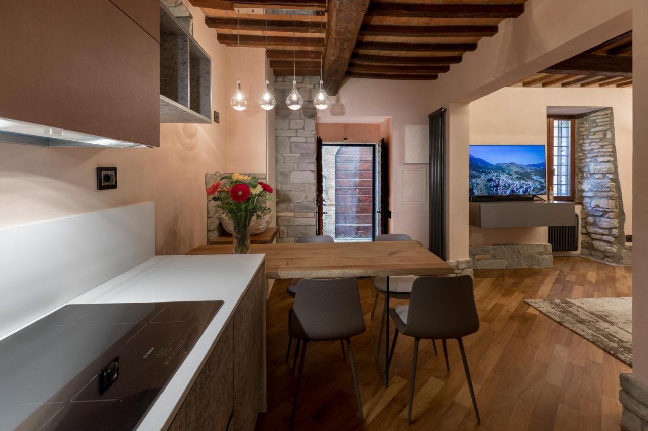 B&B Luxury Apartment Suite Gubbio 2 Camere E Divano Letto Exterior photo