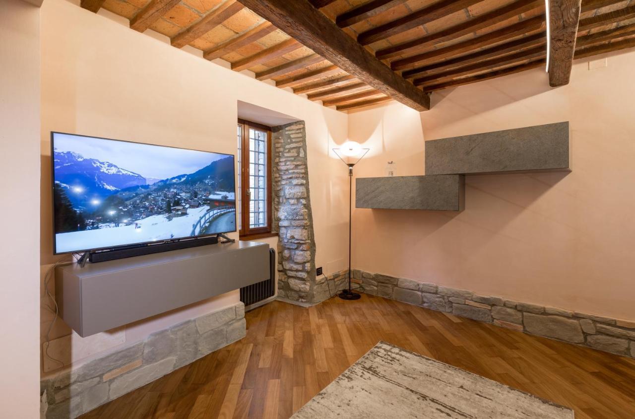 B&B Luxury Apartment Suite Gubbio 2 Camere E Divano Letto Exterior photo